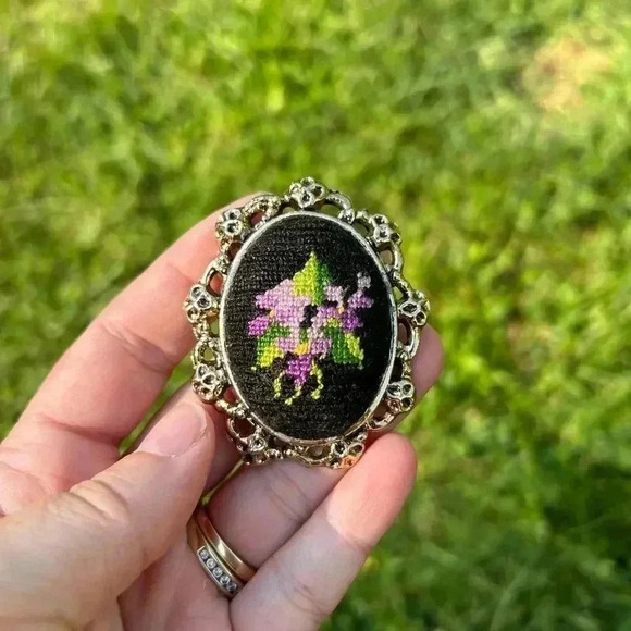 4/$100 Crochet 1920  vintage pendant brooch purple flowers jewelry - Picture 3 of 8